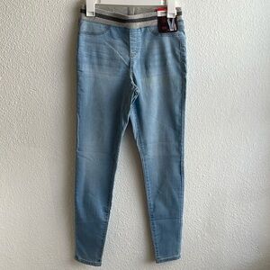 No Boundaries Mid Rise Jegging in Size S (3-5)